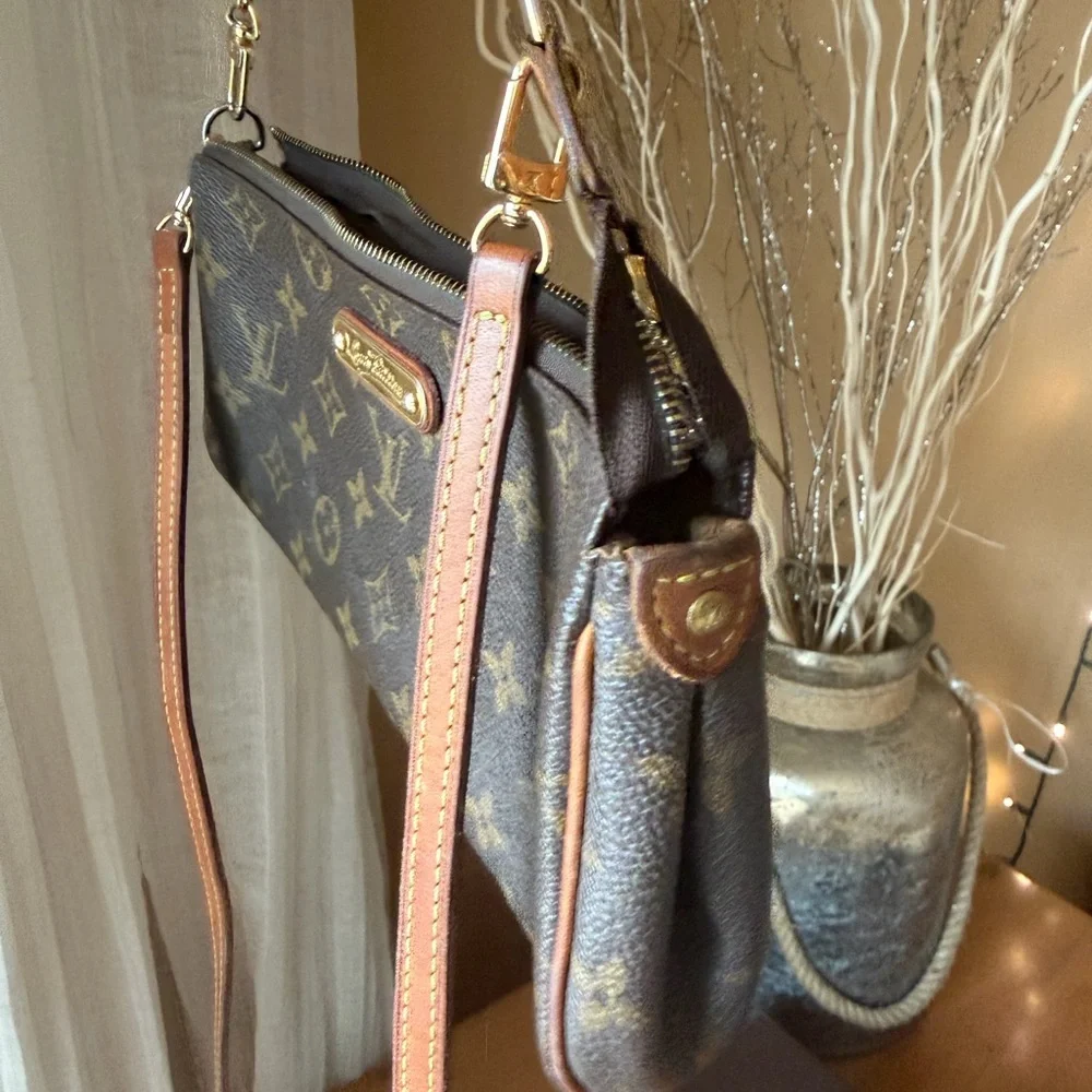 Louis Vuitton Eva Clutch - Picture 7 of 9